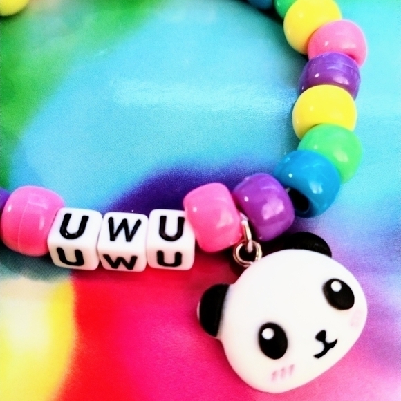RAINBOW Kawaii UWU Kandi bracelet - Picture 2 of 4